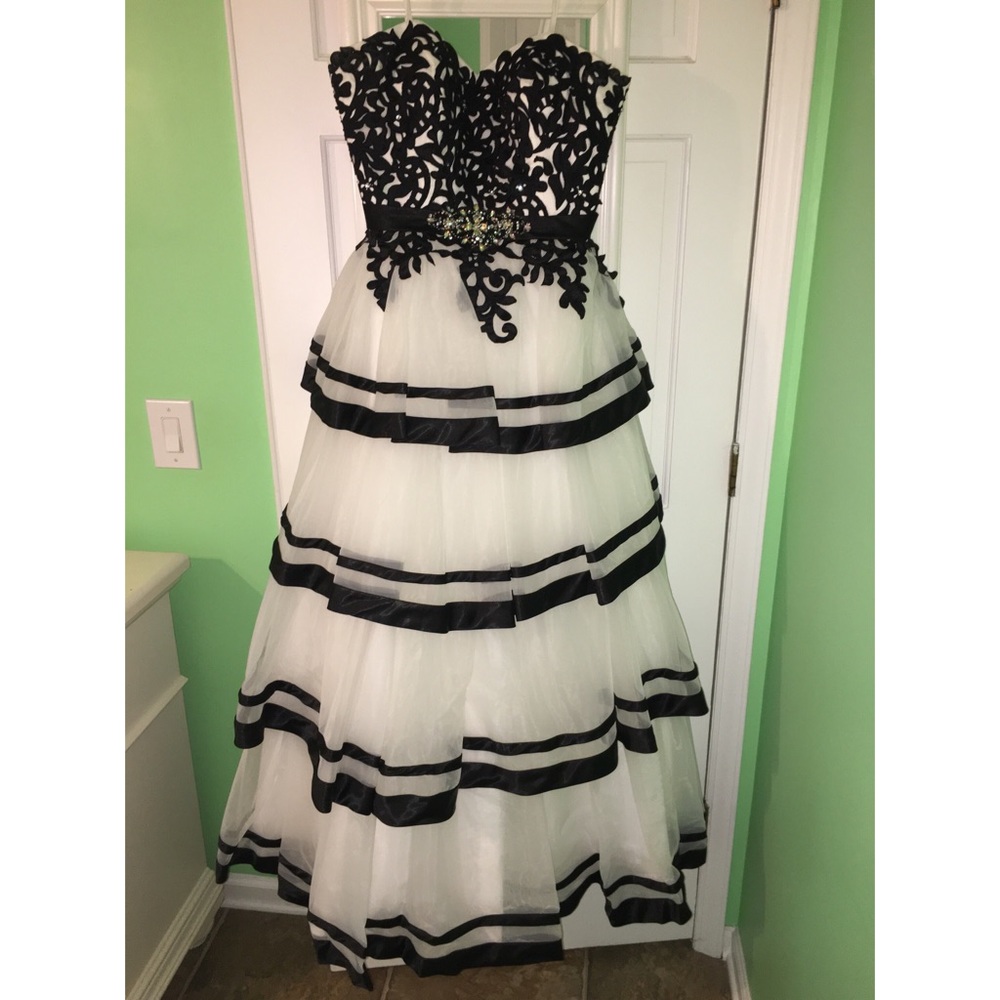 Black and White Strapless Prom Dress